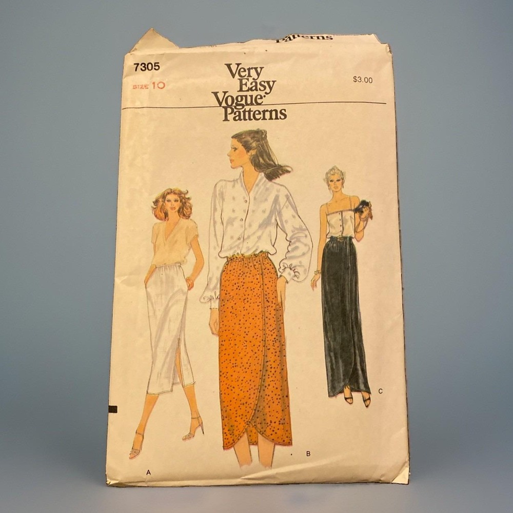 Vtg Very Easy Vogue pattern 7305 Misses' Straight Skirts size 10 uncut